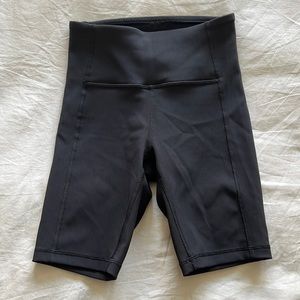 Lululemon Ribbed Contoured high rise shorts
